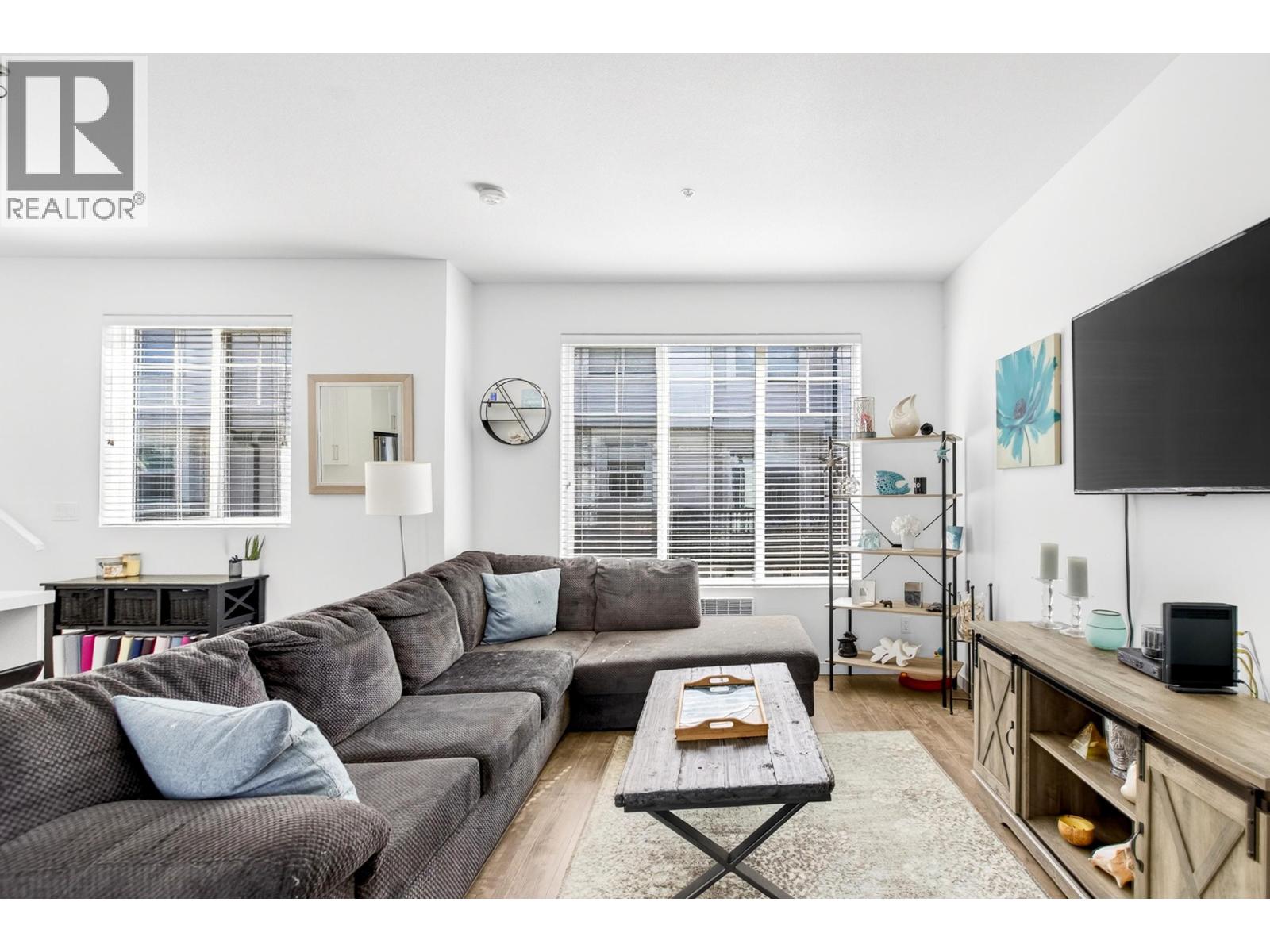 7 11272 240 Street Property Photo 4