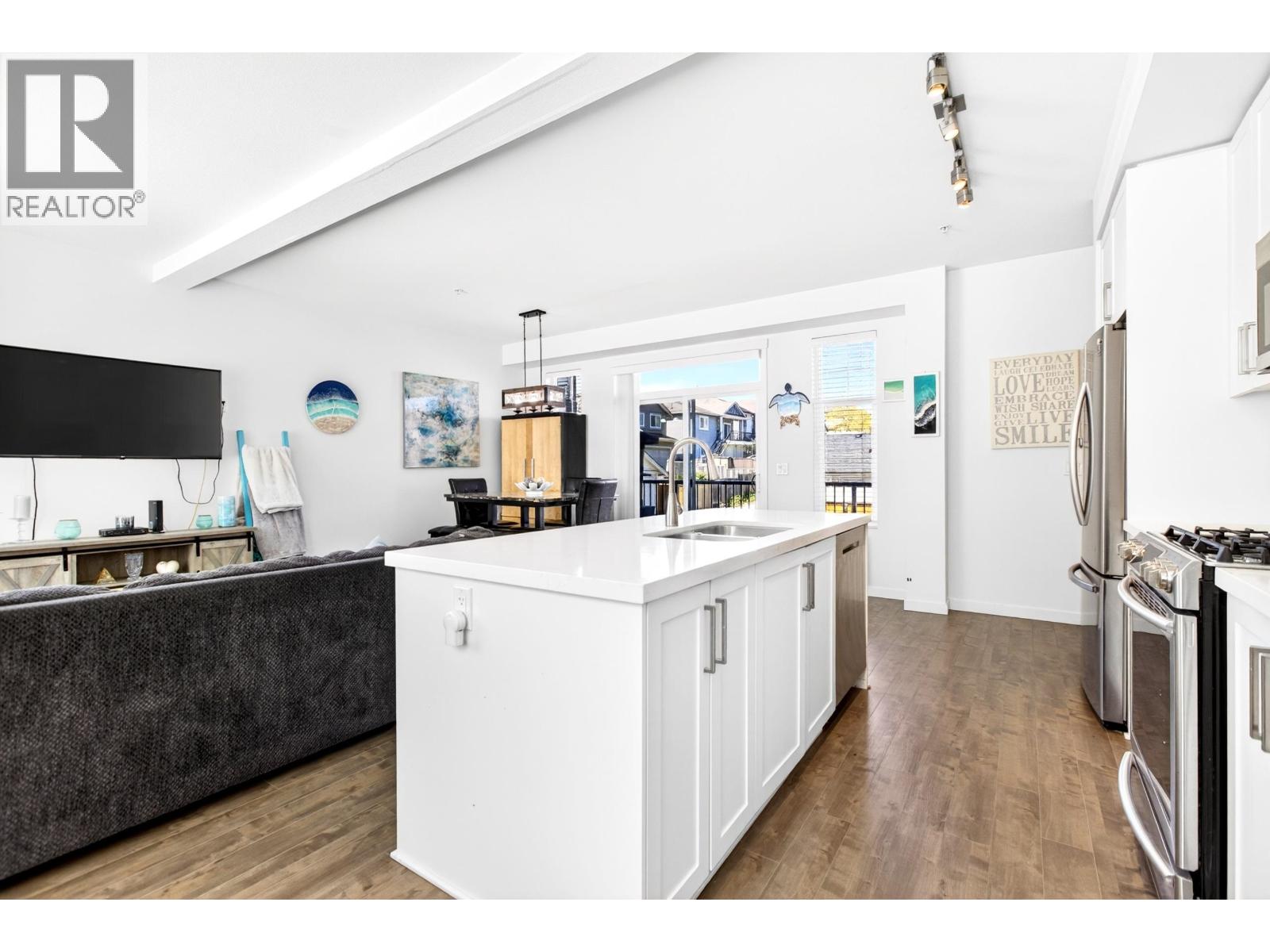 7 11272 240 Street Property Photo 6