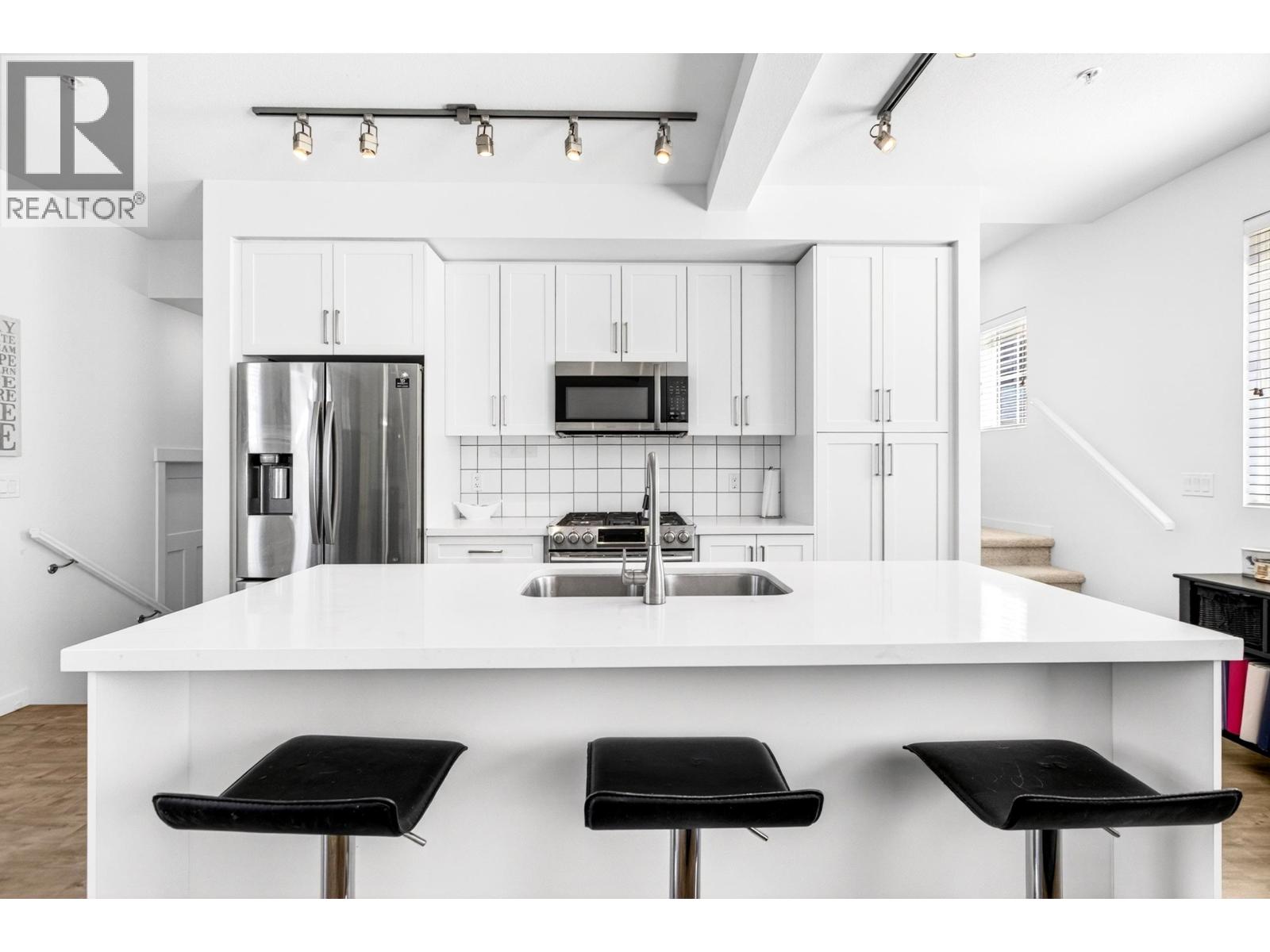 7 11272 240 Street Property Photo 8