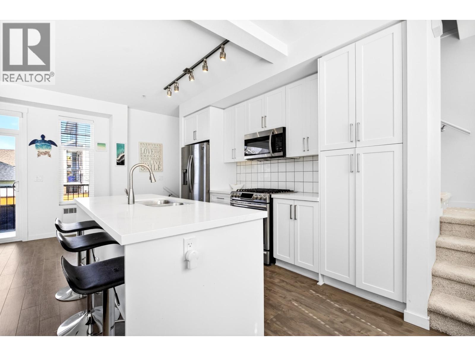 7 11272 240 Street Property Photo 9