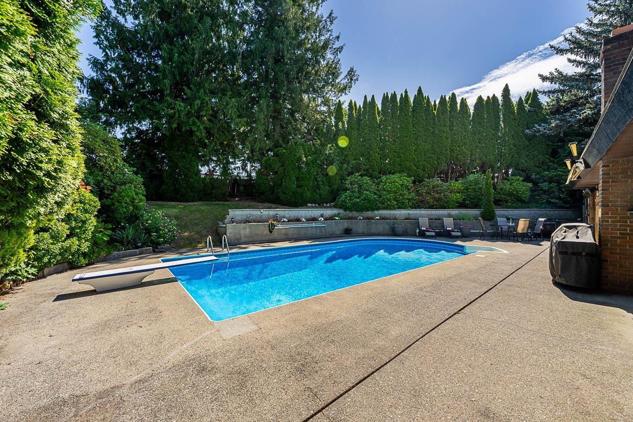 3762 Nanaimo Crescent Property Photo 10