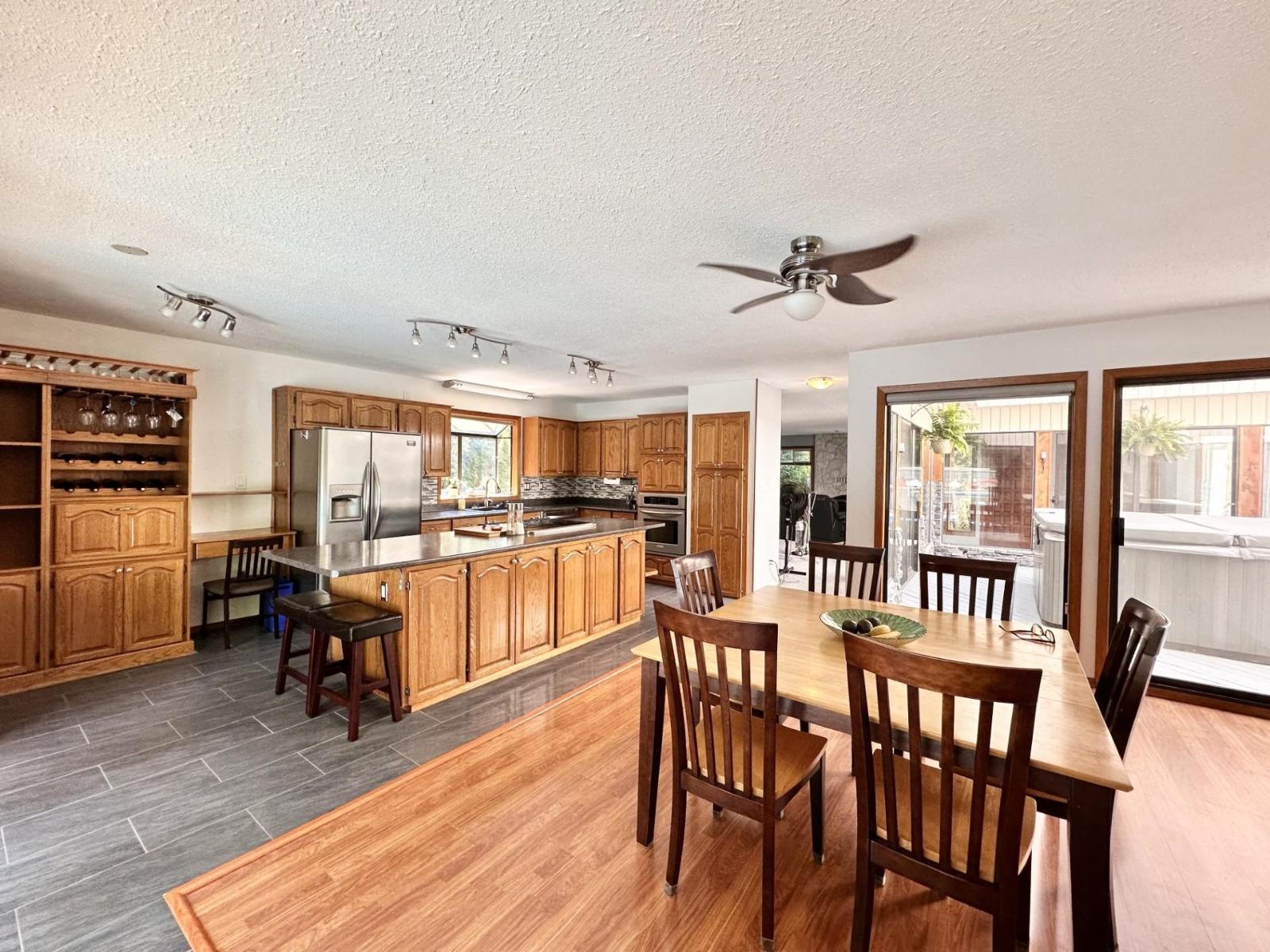 3762 Nanaimo Crescent Property Photo 13