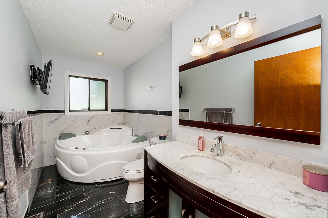 3762 Nanaimo Crescent Property Photo 19