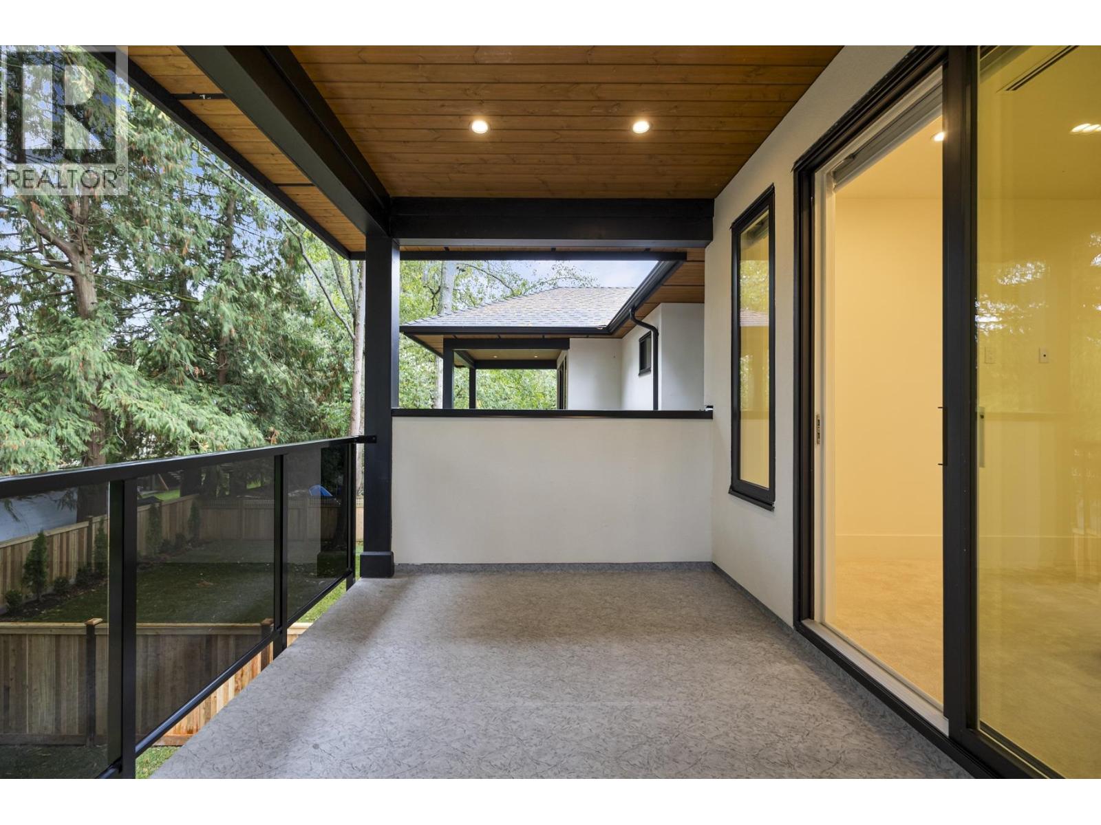 5666 10a Avenue Property Photo 18