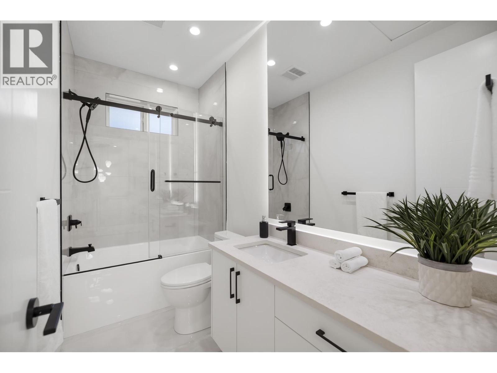 5666 10a Avenue Property Photo 19