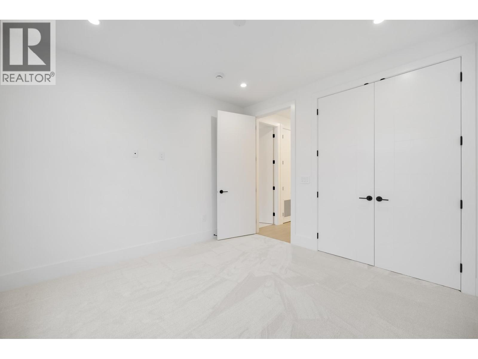 5666 10a Avenue Property Photo 21
