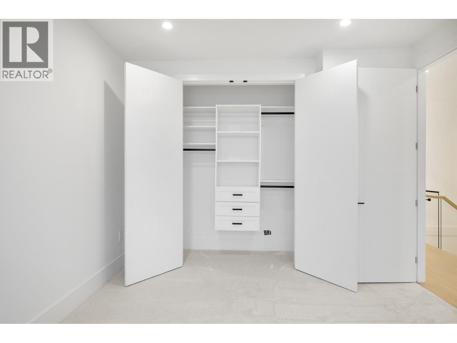 5666 10a Avenue Property Photo 22
