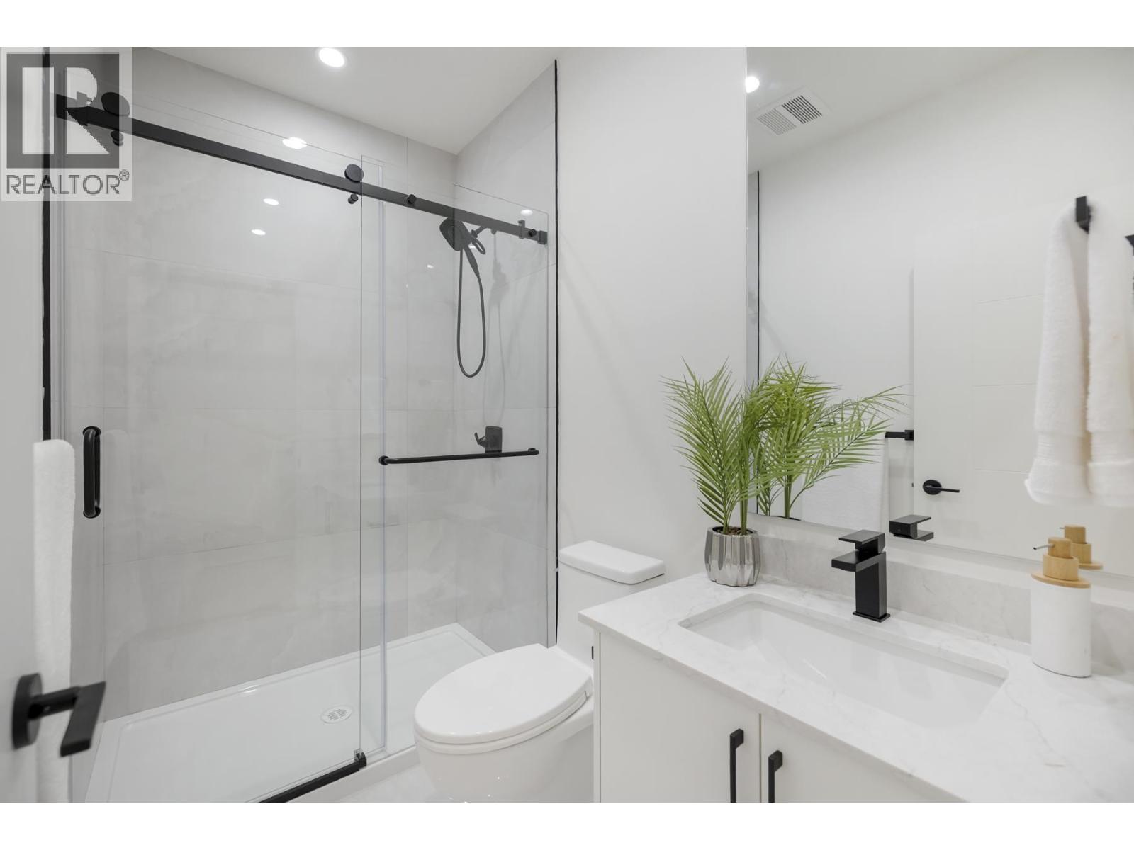 5666 10a Avenue Property Photo 24