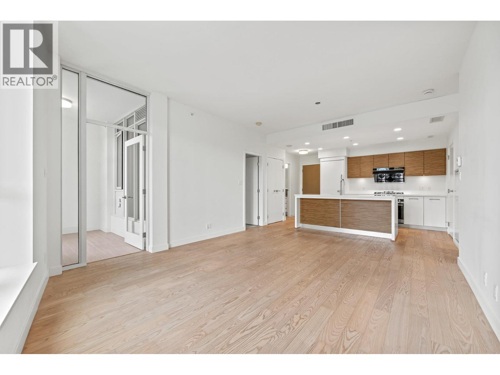 301 7333 Murdoch Avenue Property Photo 1