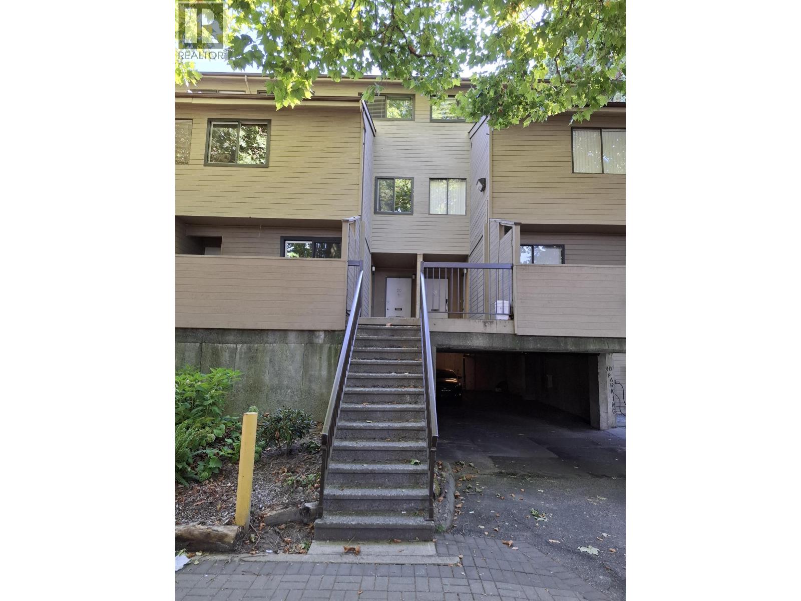 204 8020 COLONIAL DRIVE