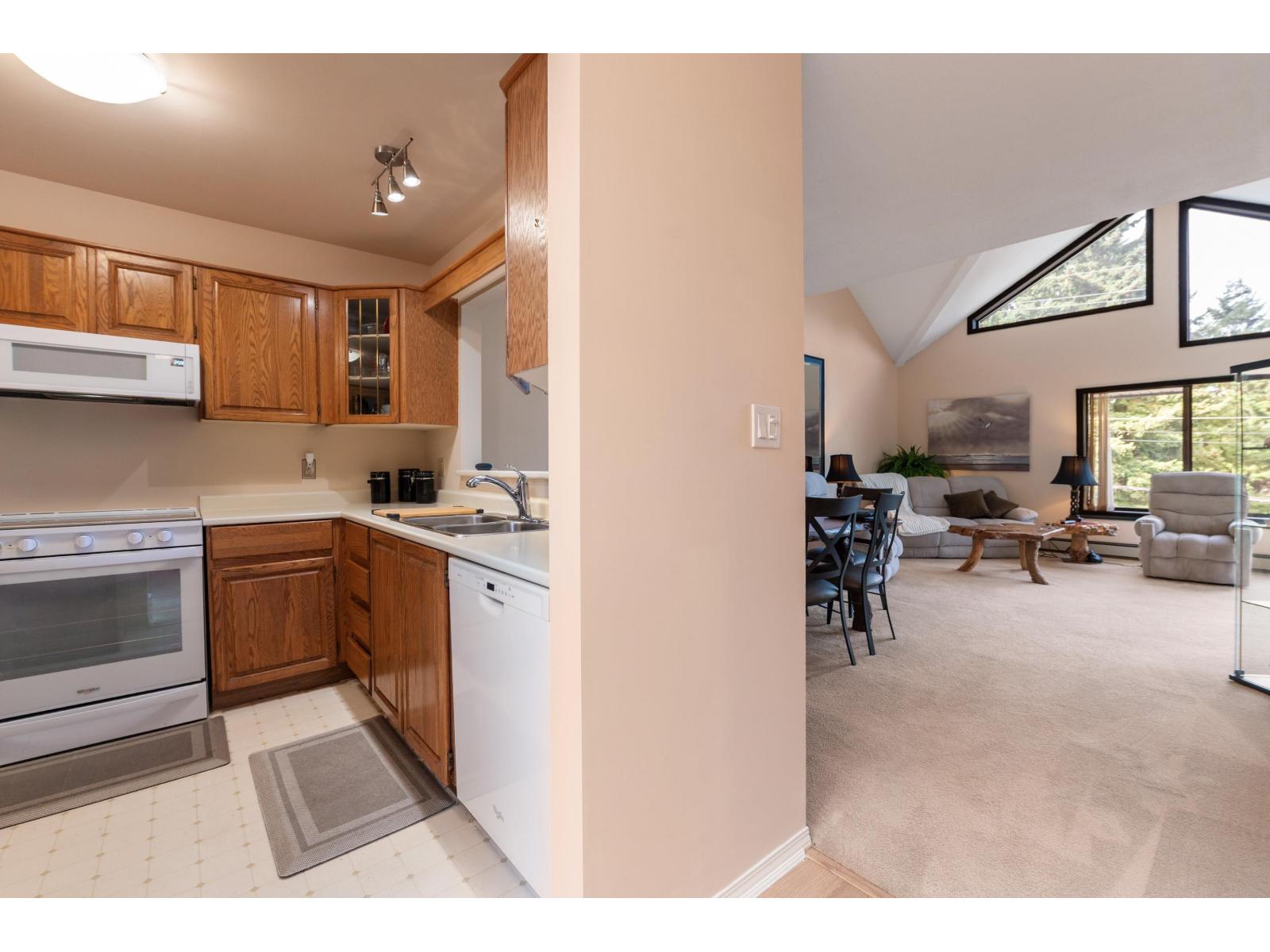 305 15270 17 Avenue Property Photo 12
