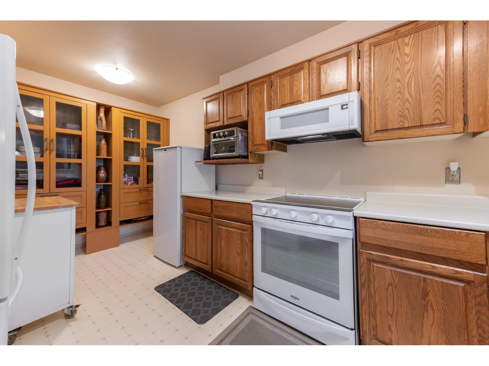 305 15270 17 Avenue Property Photo 15