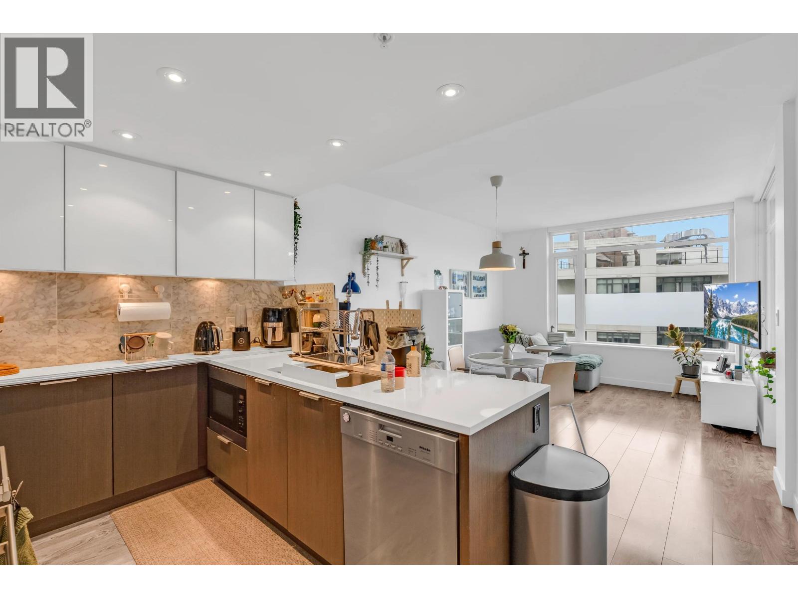 908 110 Switchmen Street Property Photo 4