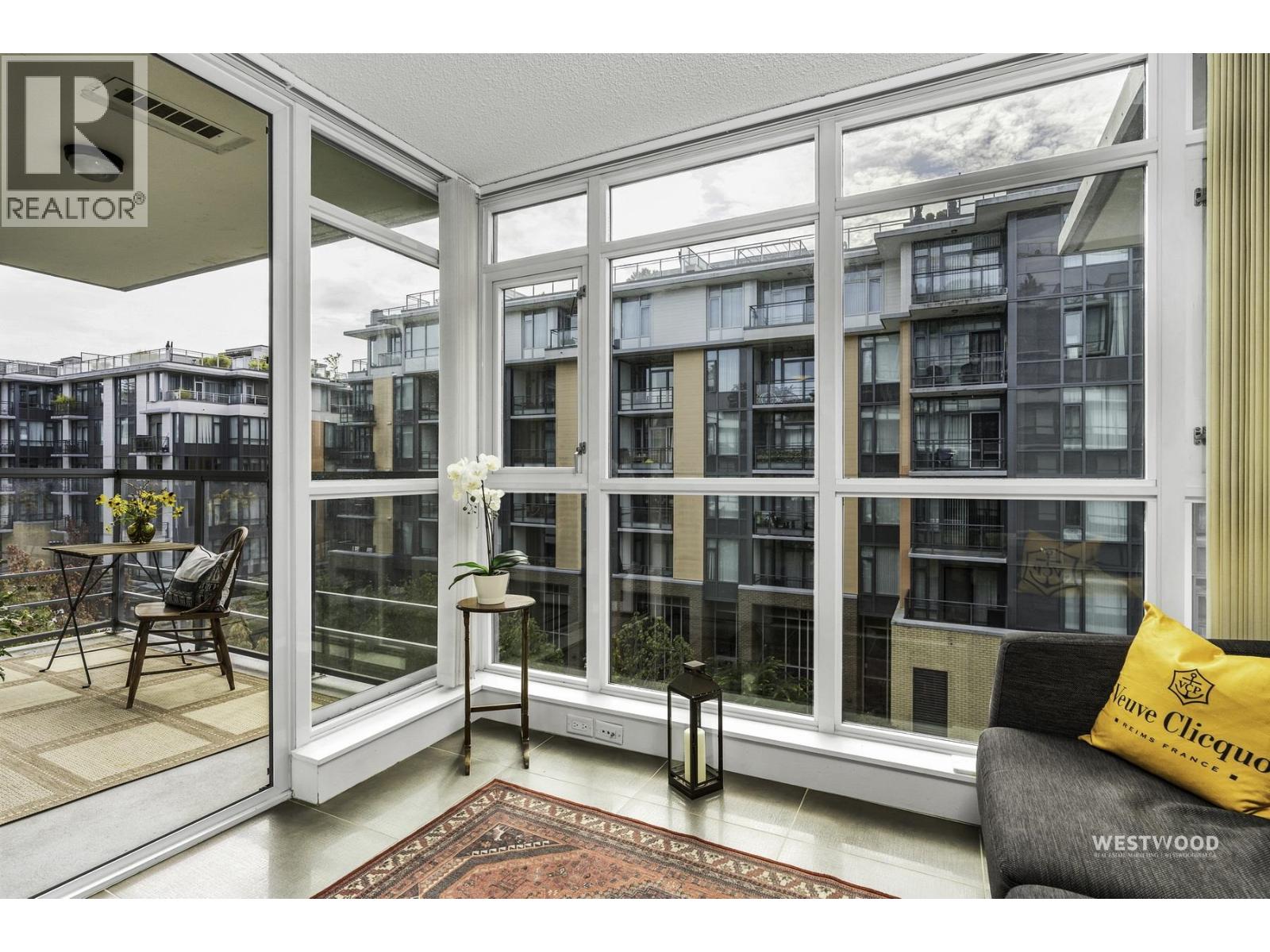661 2080 W BROADWAY Property Photo 1