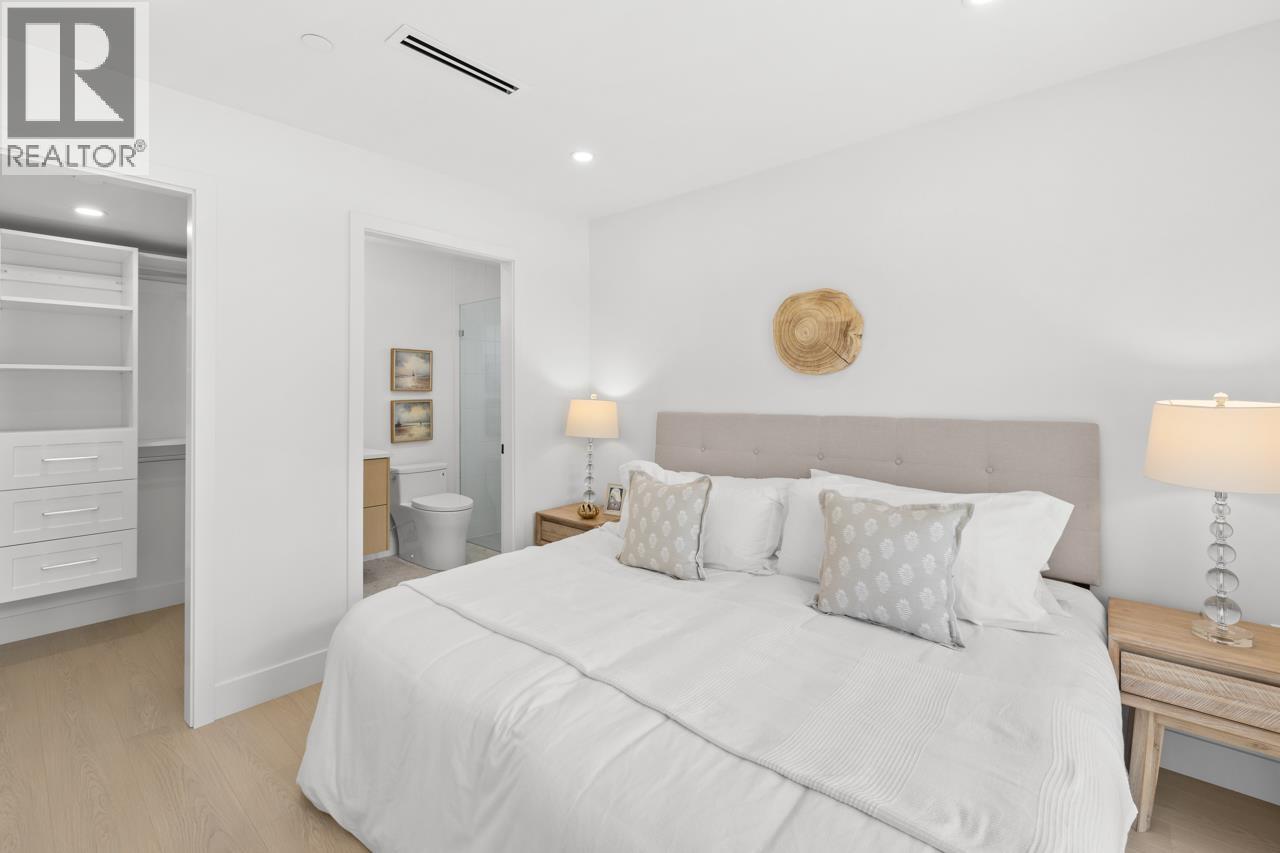 101 2137 E Pender Street Property Photo 13