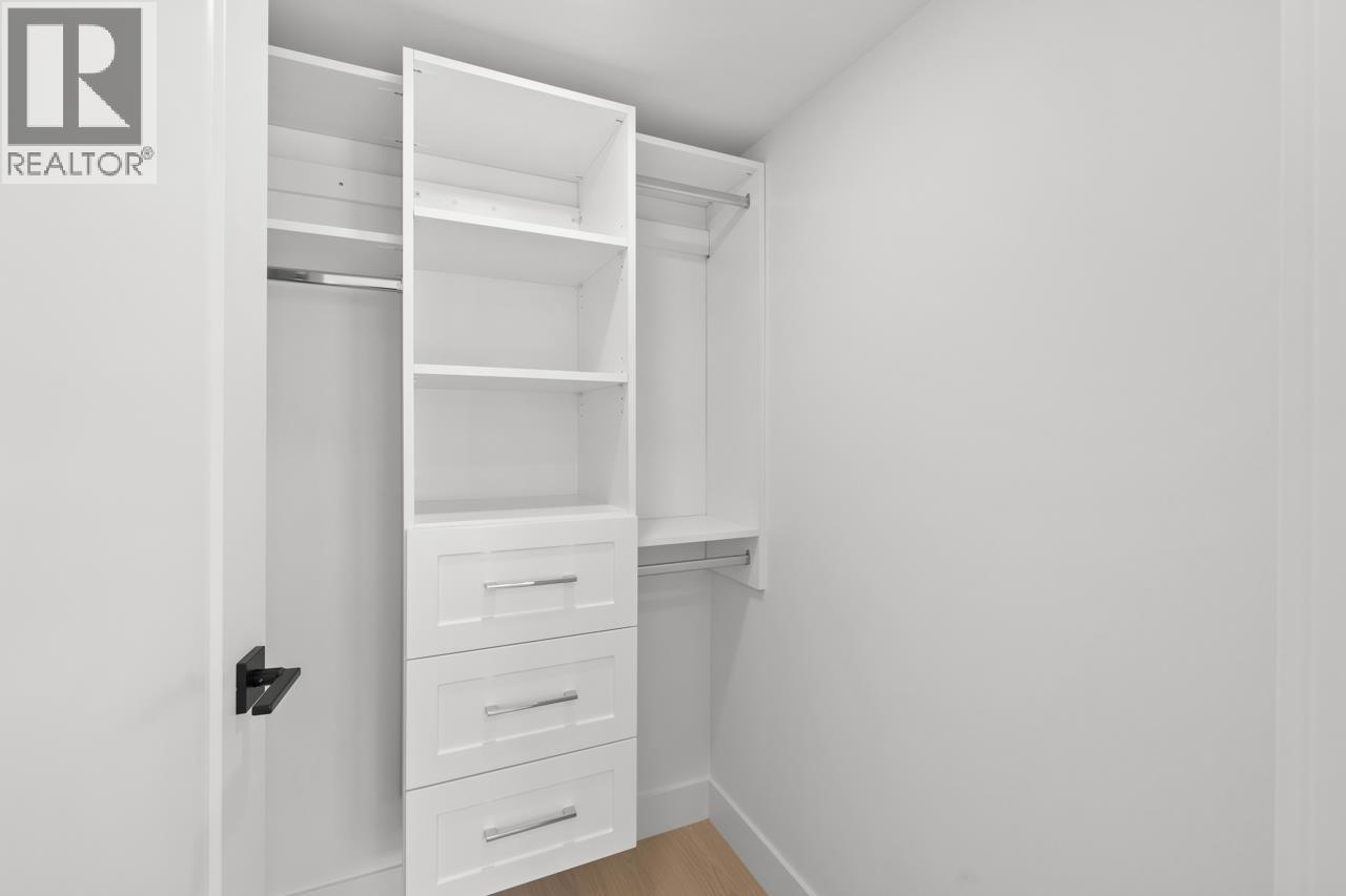 101 2137 E Pender Street Property Photo 14