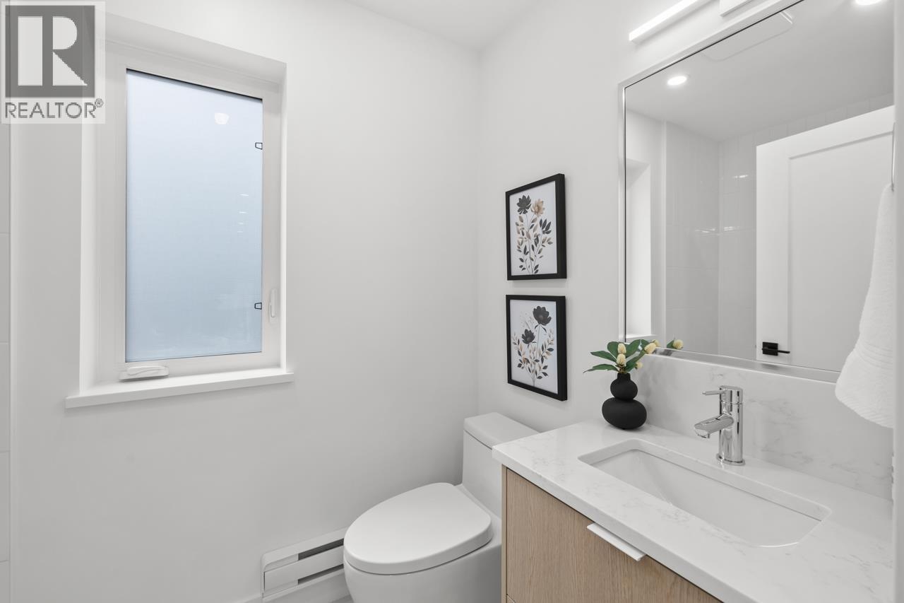 101 2137 E Pender Street Property Photo 18