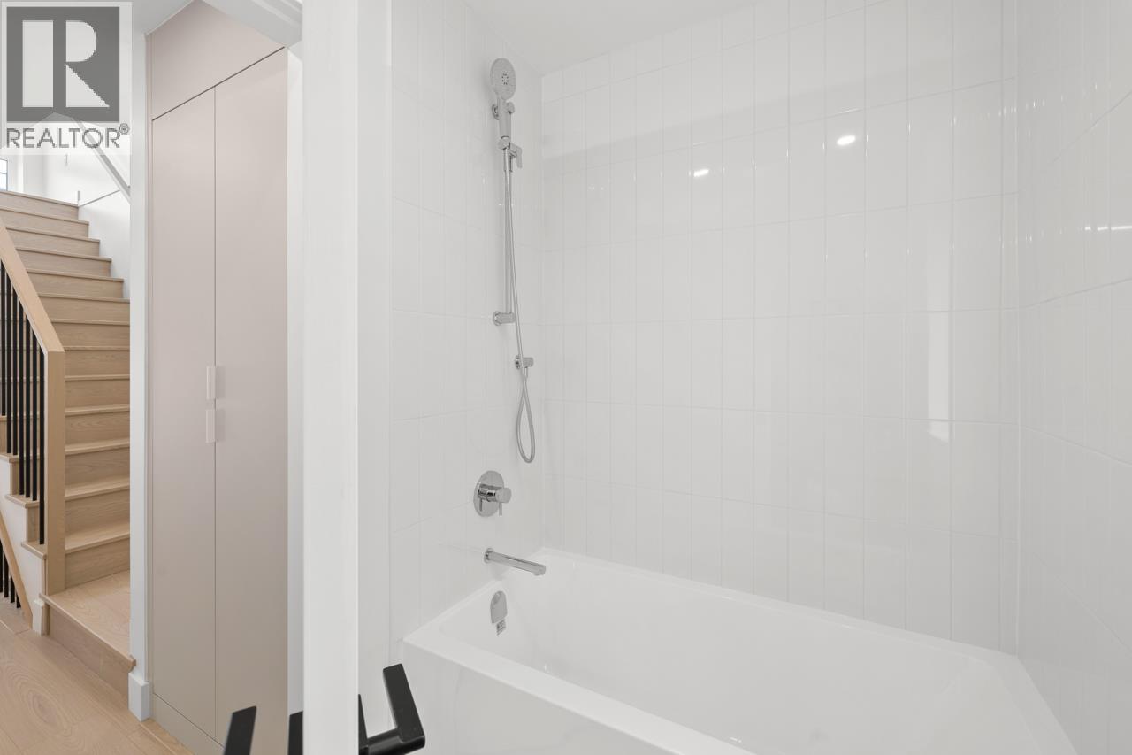 101 2137 E Pender Street Property Photo 19
