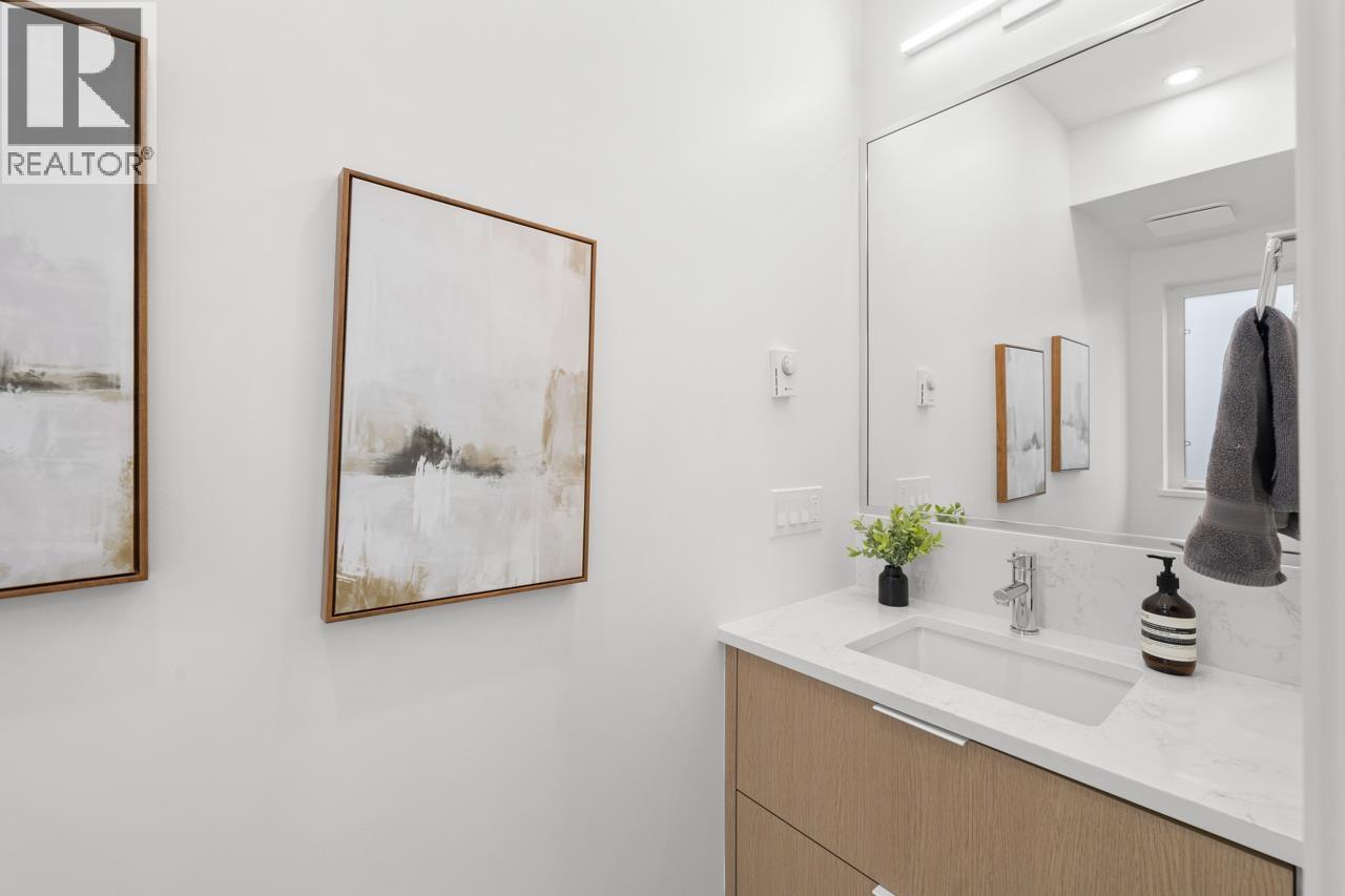 201 2135 E Pender Street Property Photo 11