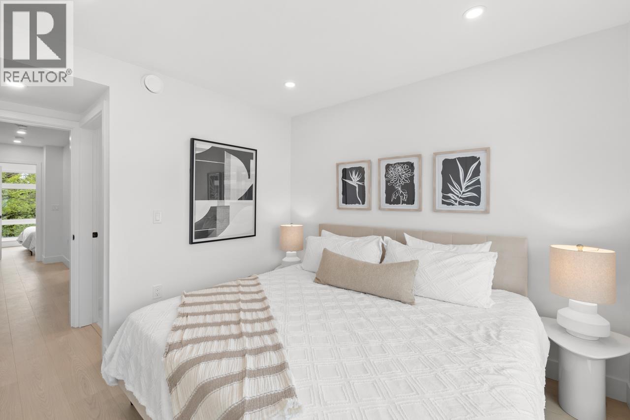 201 2135 E Pender Street Property Photo 13