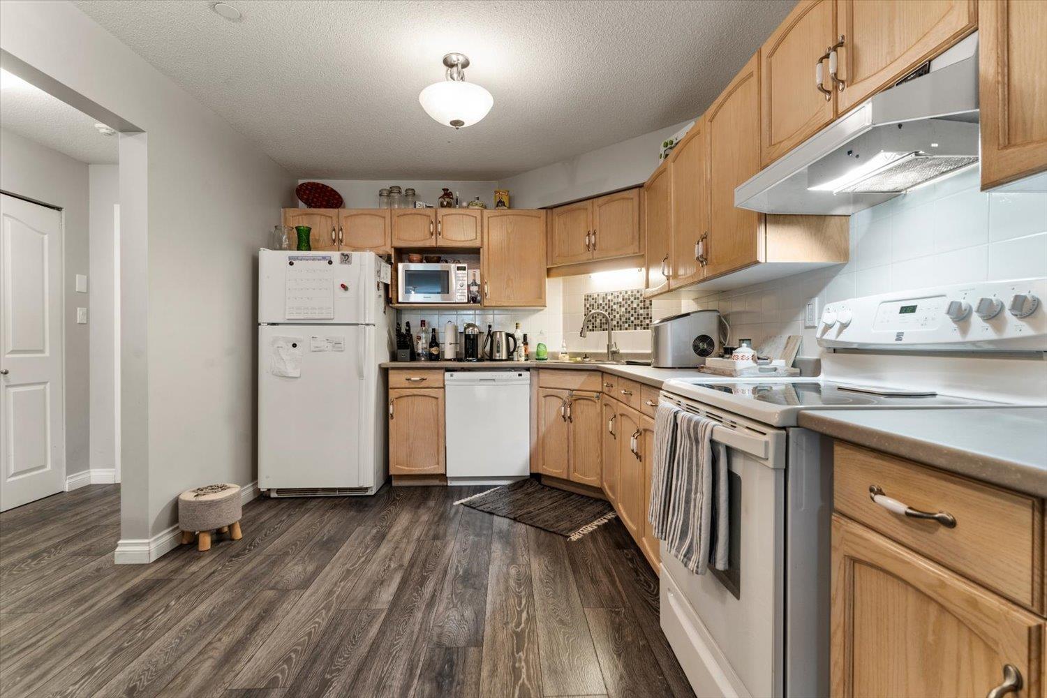 102 33280 E Bourquin Crescent Property Photo 8