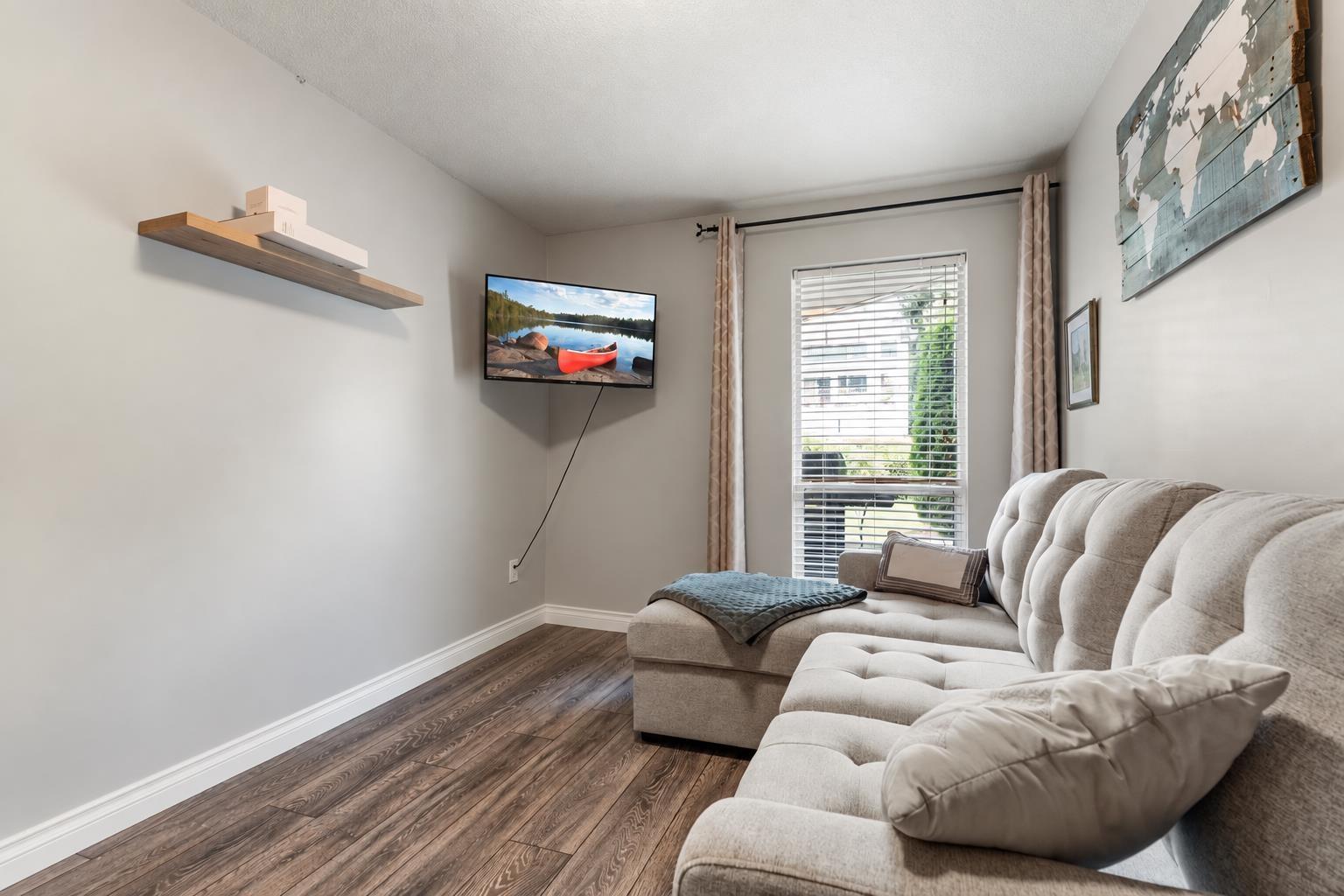 102 33280 E Bourquin Crescent Property Photo 17