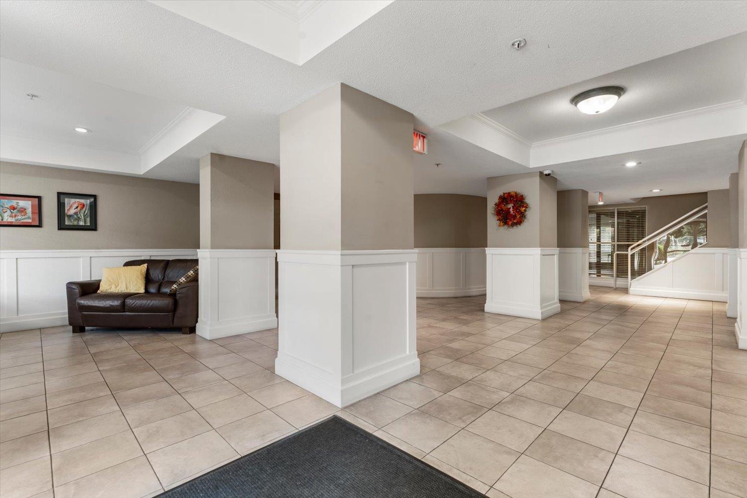 102 33280 E Bourquin Crescent Property Photo 27
