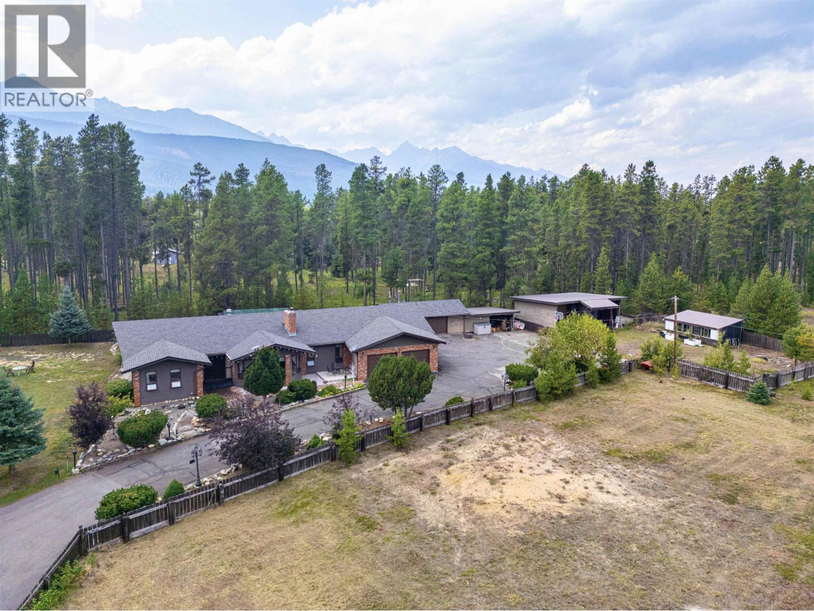 1365 S 5 Highway Property Photo 1