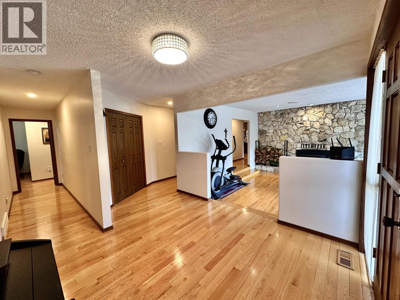 1365 S 5 Highway Property Photo 2
