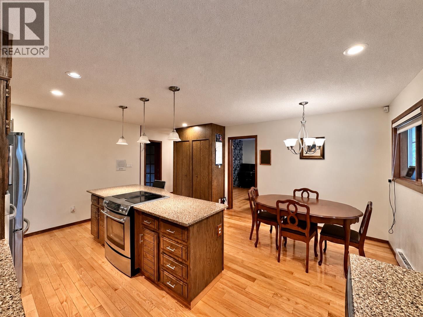 1365 S 5 Highway Property Photo 6
