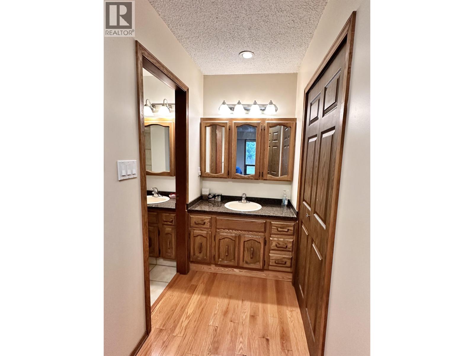 1365 S 5 Highway Property Photo 11