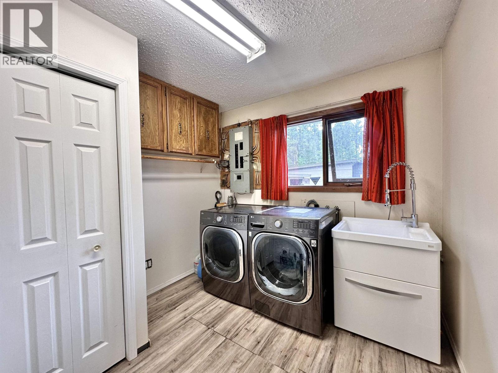 1365 S 5 Highway Property Photo 16