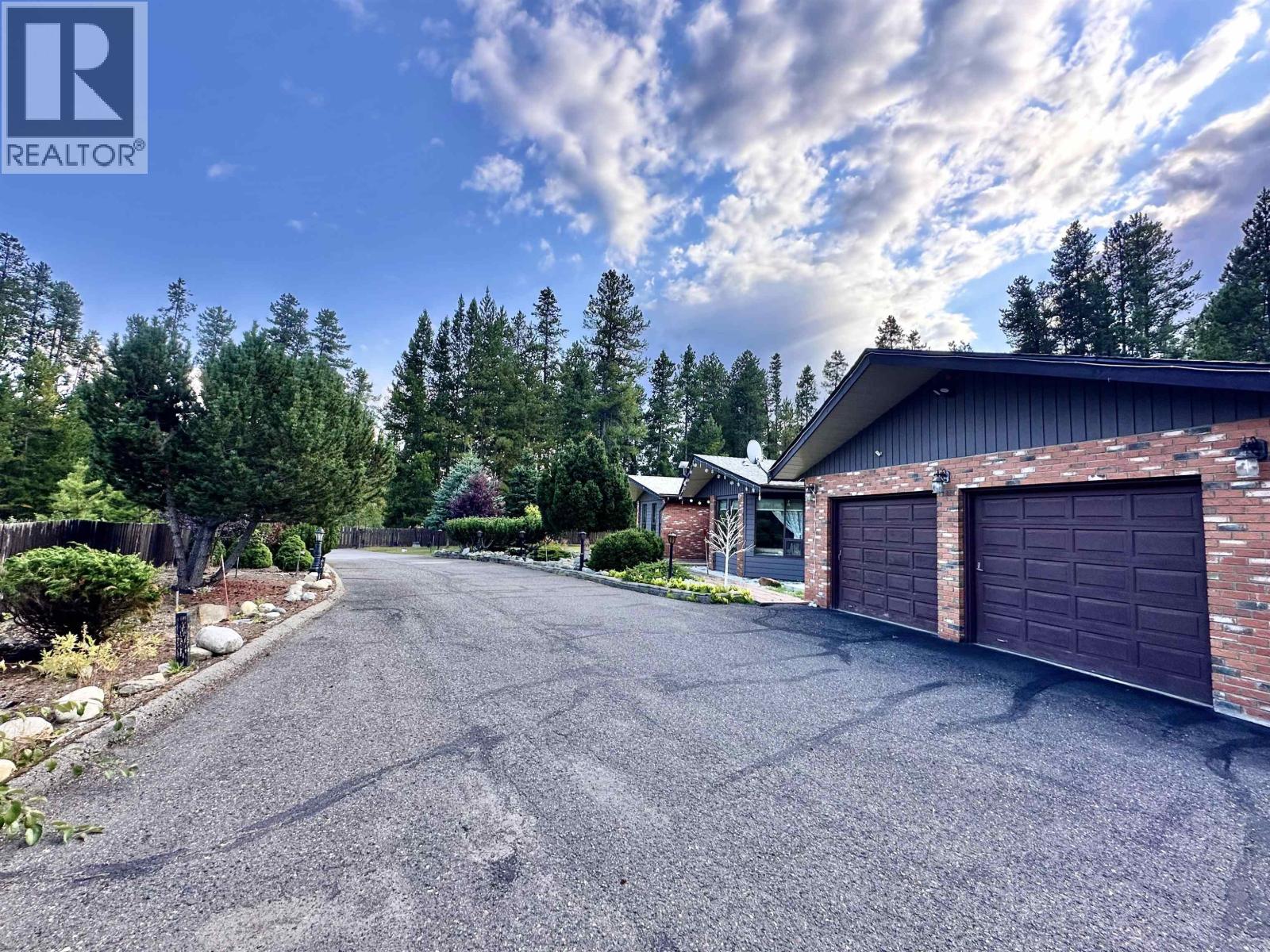 1365 S 5 Highway Property Photo 23