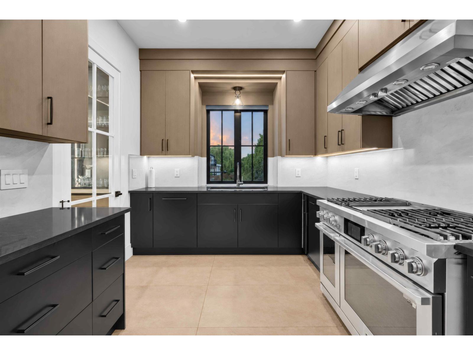 5335 188 Street Property Photo 14