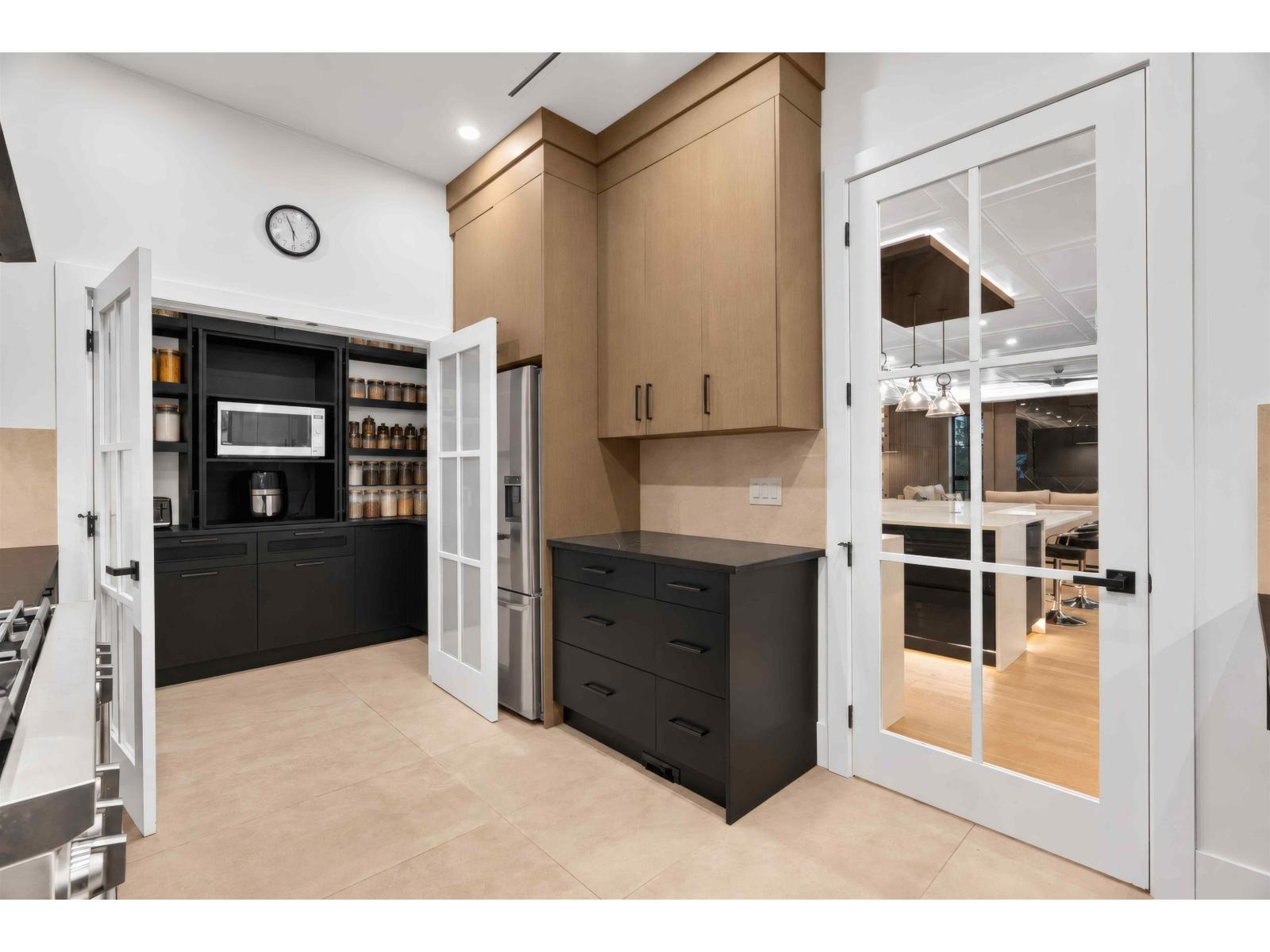 5335 188 Street Property Photo 15