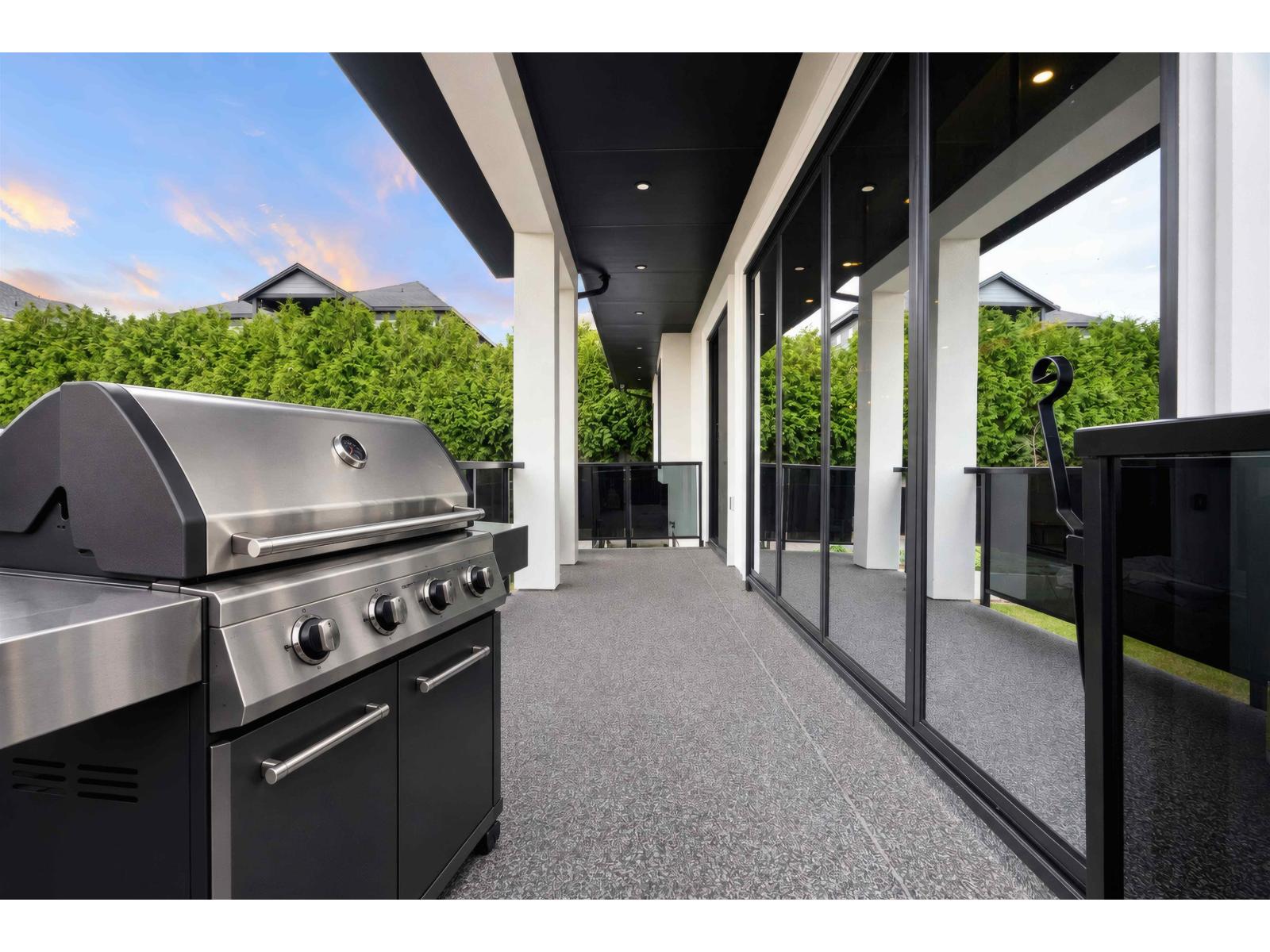 5335 188 Street Property Photo 16