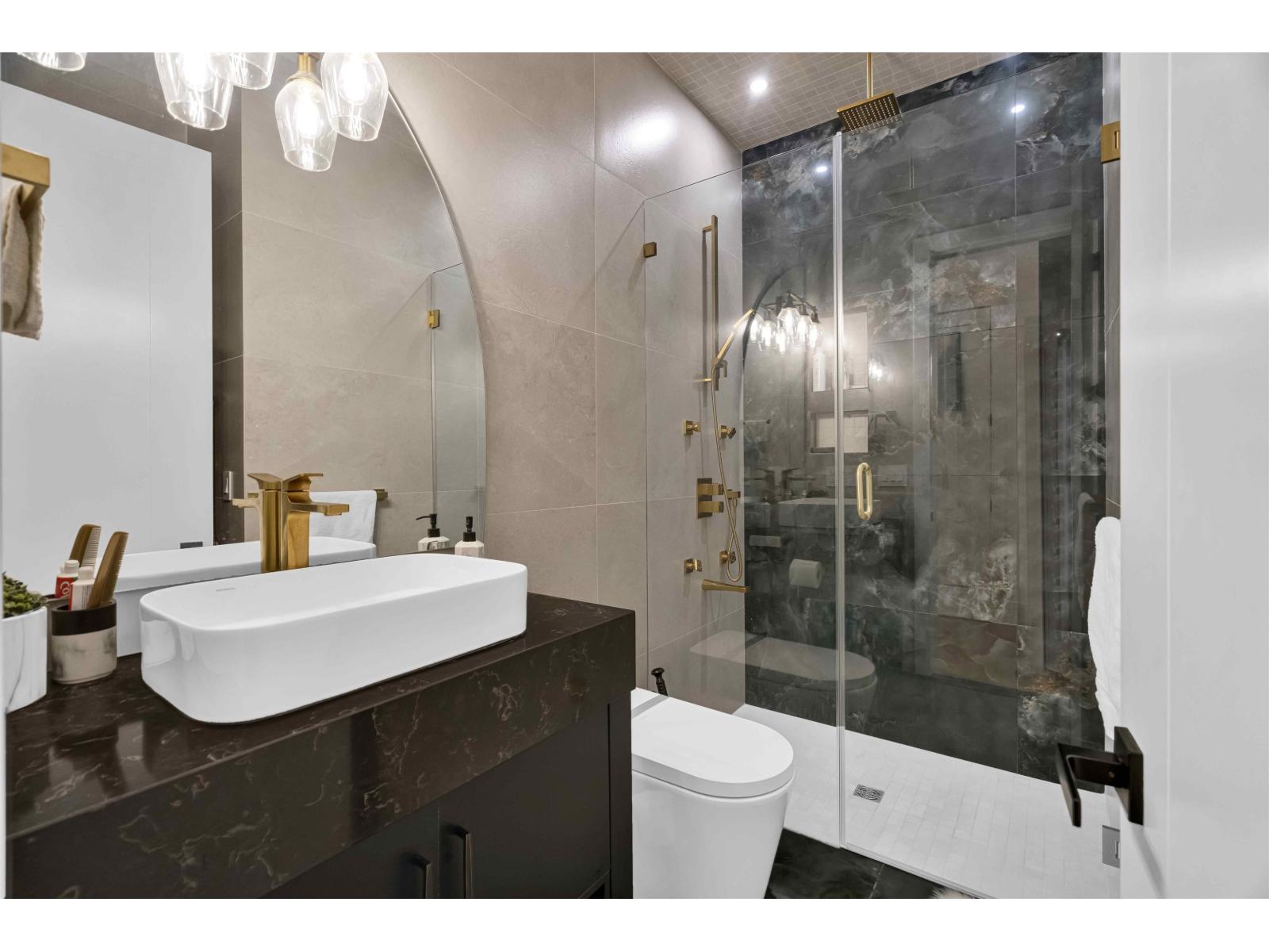 5335 188 Street Property Photo 20