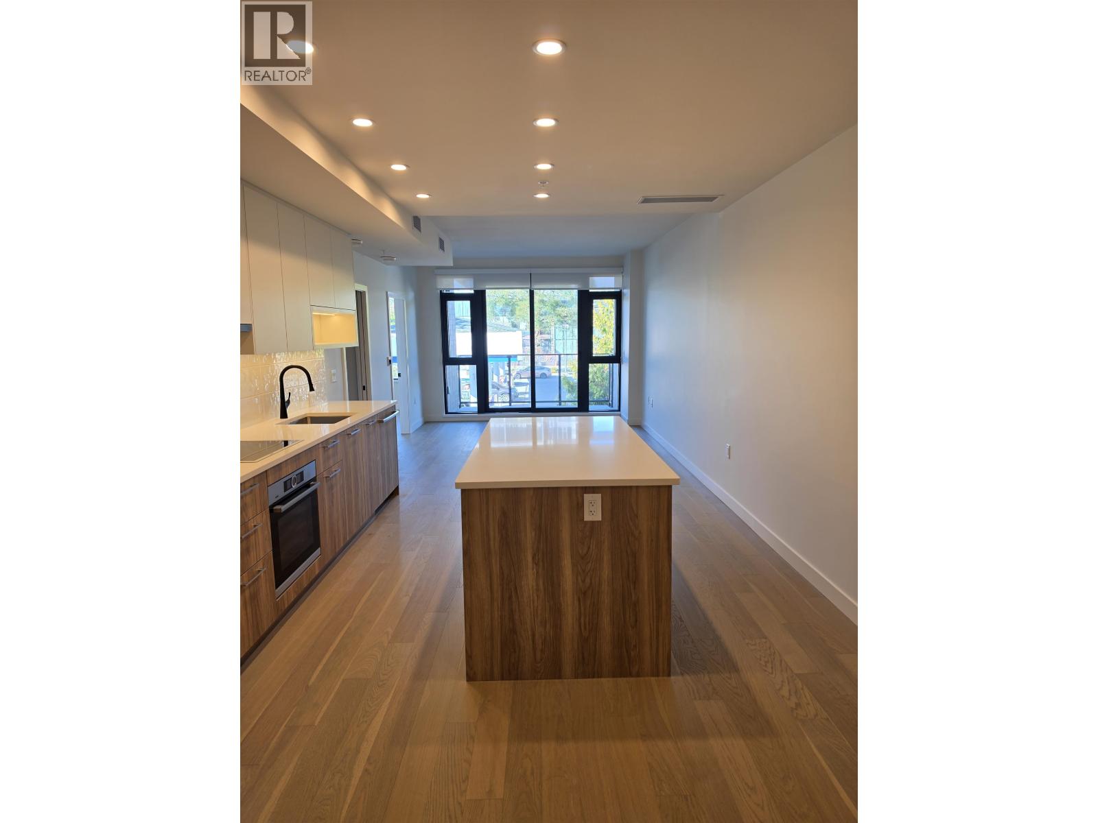 310 8398 Oak Street Property Photo 2