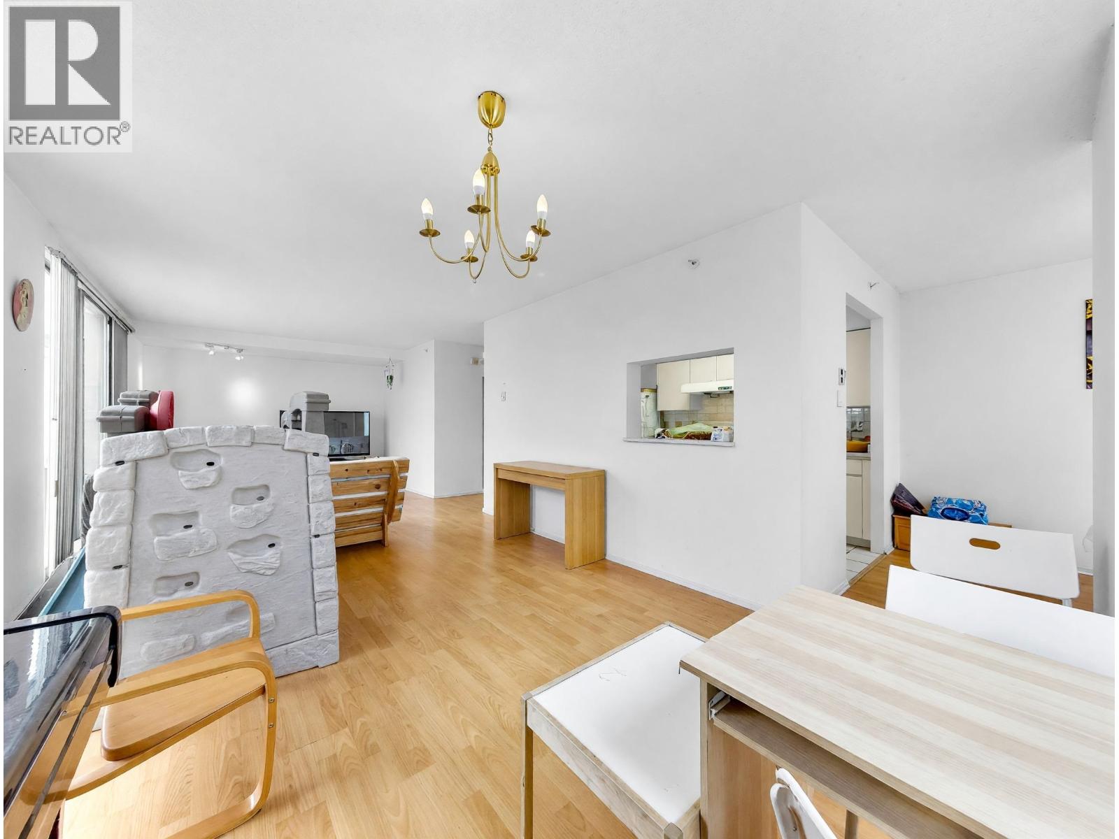 1302 8246 Lansdowne Road Property Photo 7