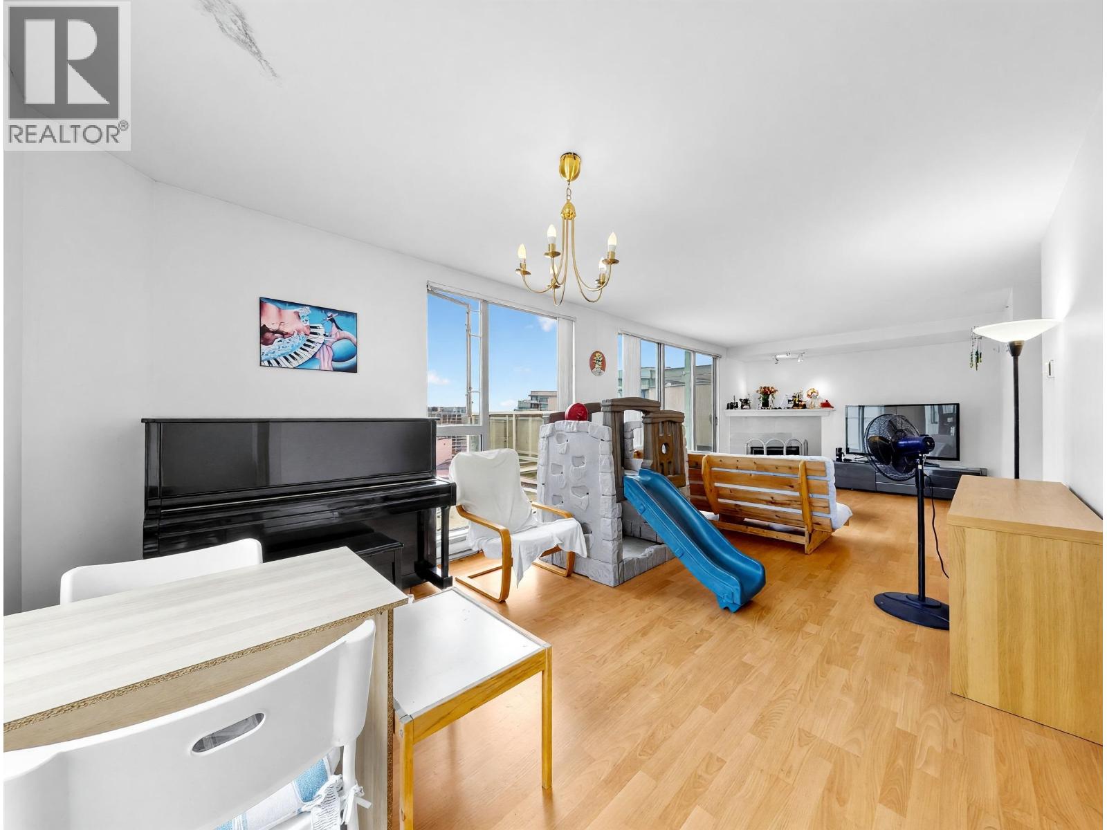 1302 8246 Lansdowne Road Property Photo 8