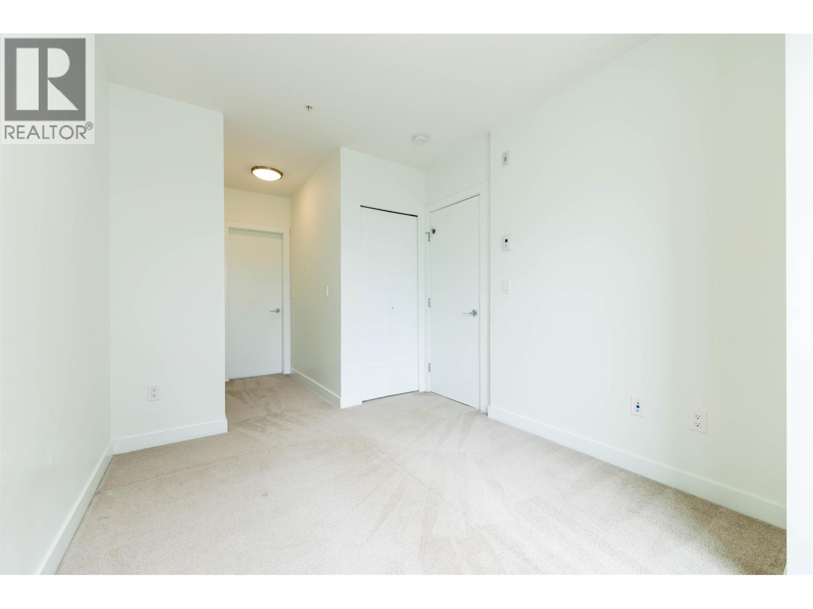 203 108 E 8th Street Property Photo 11