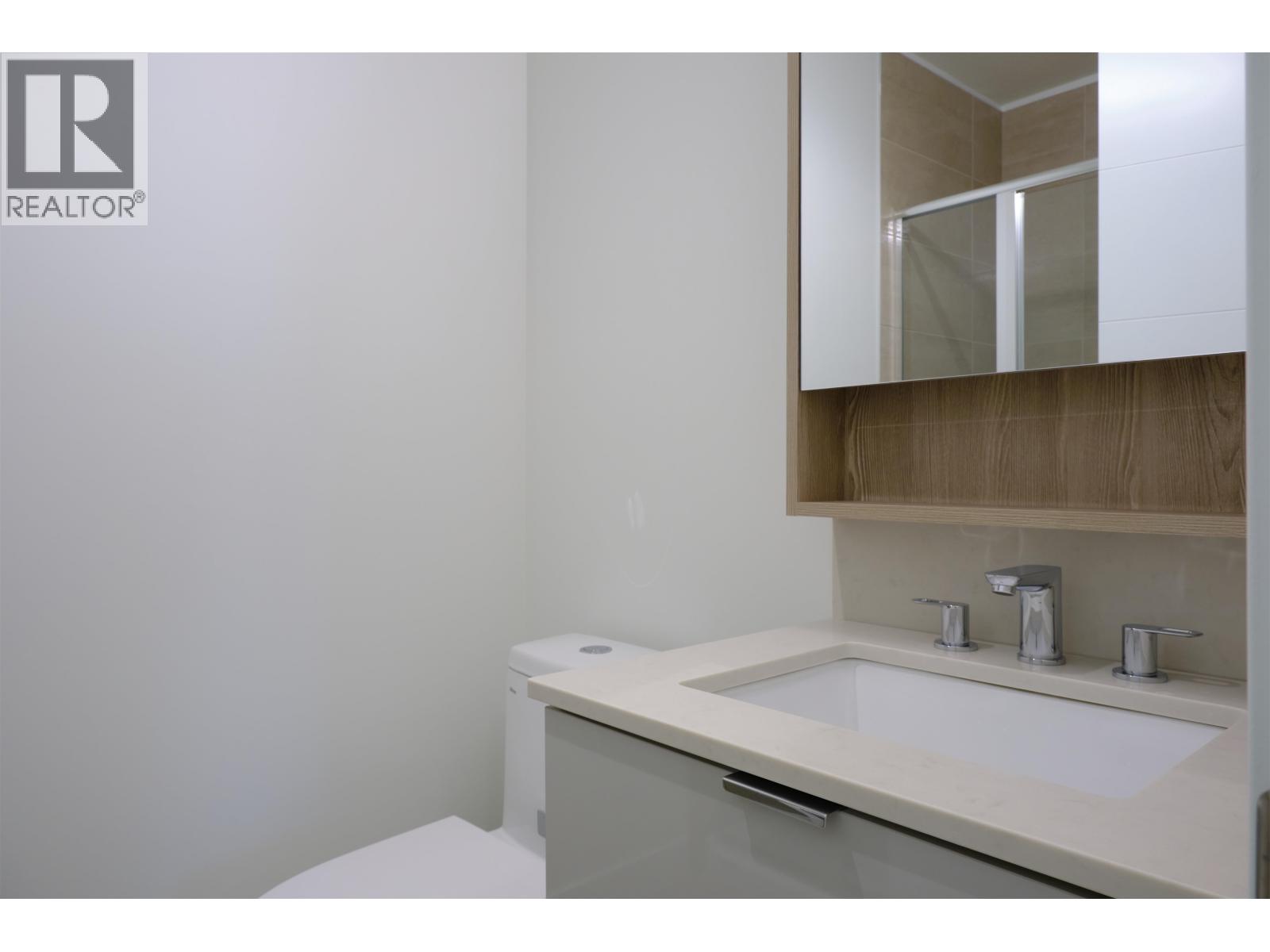 203 108 E 8th Street Property Photo 24
