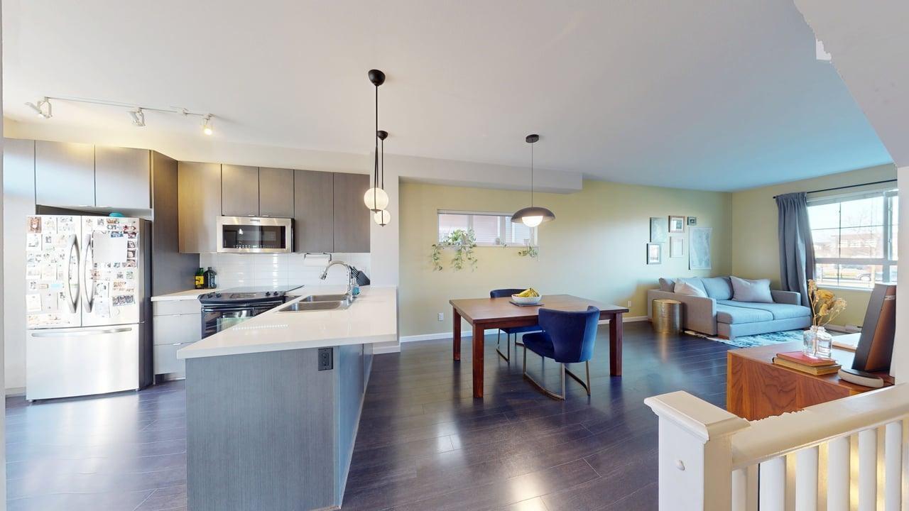 70 19505 68a Avenue Property Photo 5
