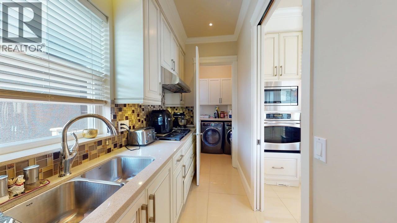 1010 Edinburgh Street Property Photo 10