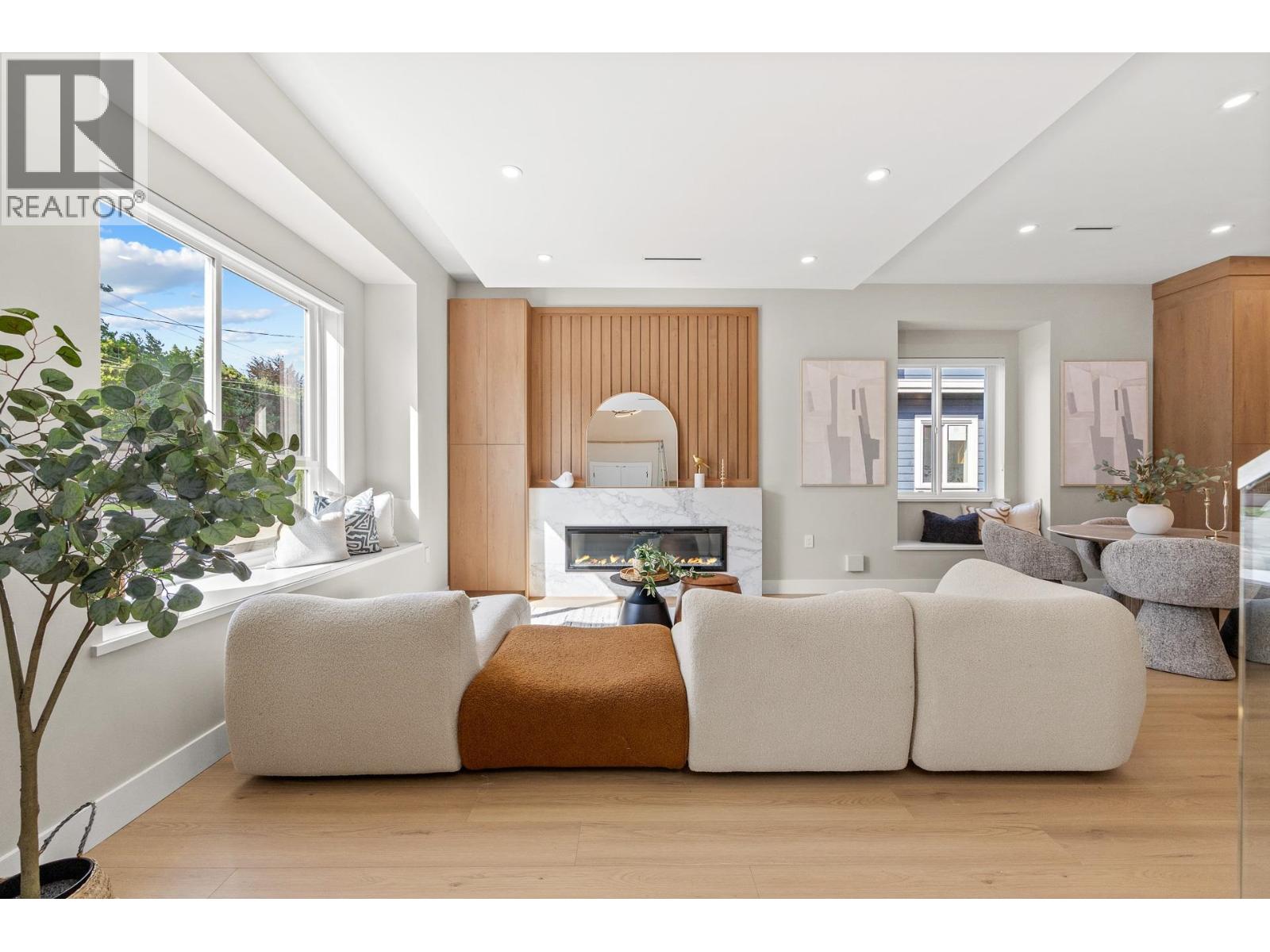 1 8811 Saunders Road Property Photo 4