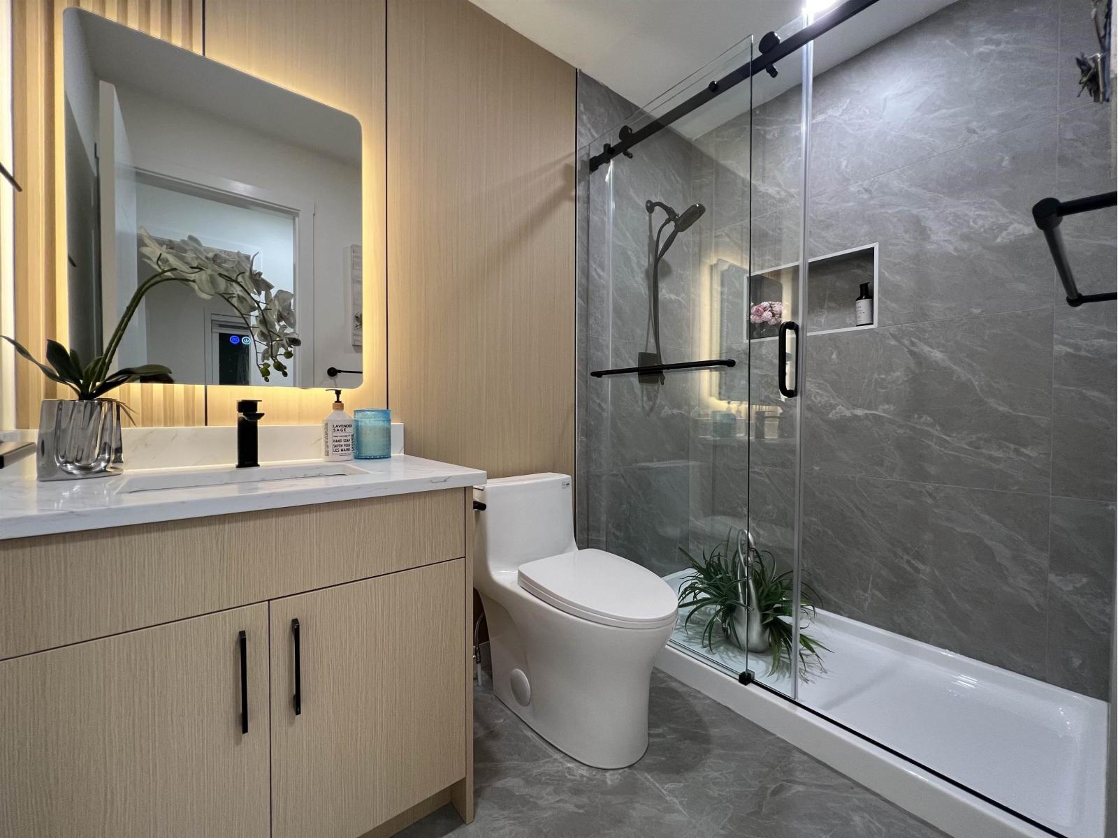 15092 19a Avenue Property Photo 4
