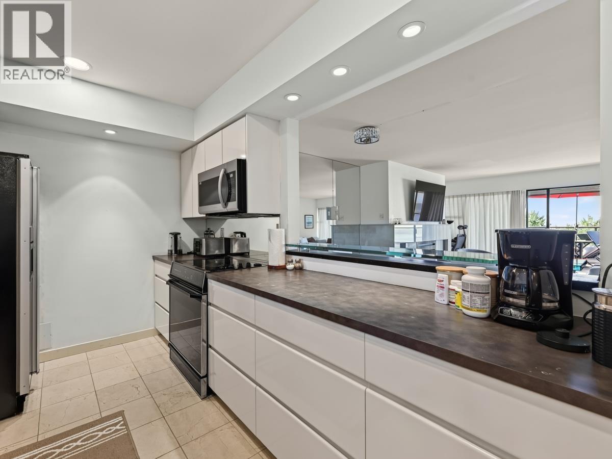 33 2236 Folkestone Way Property Photo 7