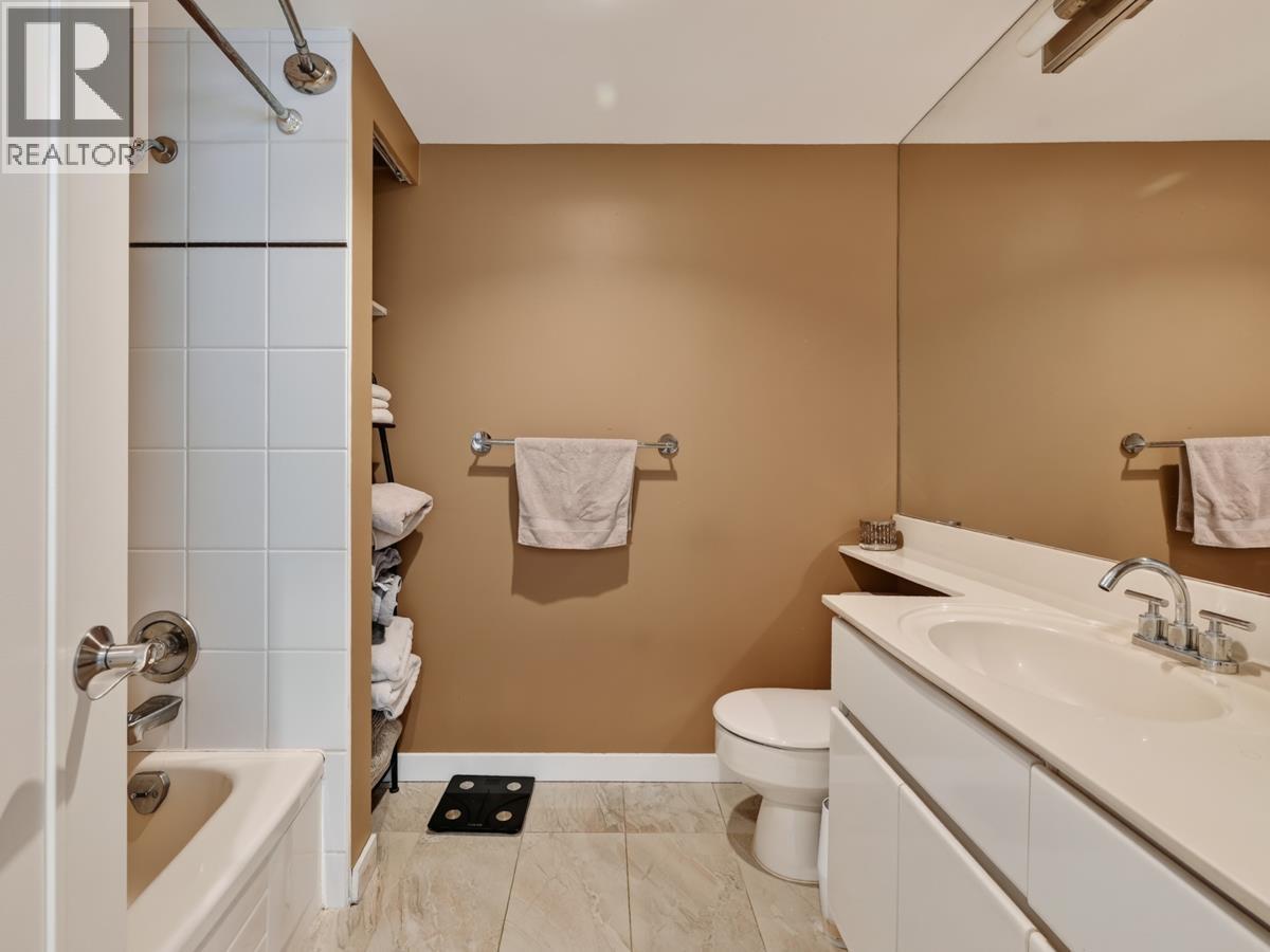 33 2236 Folkestone Way Property Photo 13