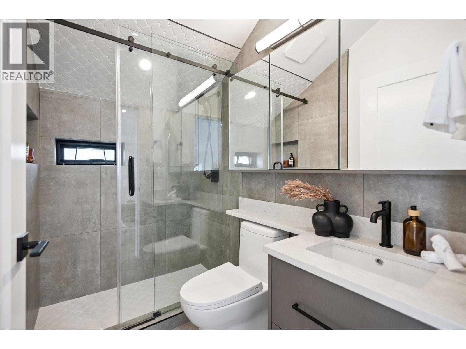 #2 1079 E 14th Avenue Property Photo 21