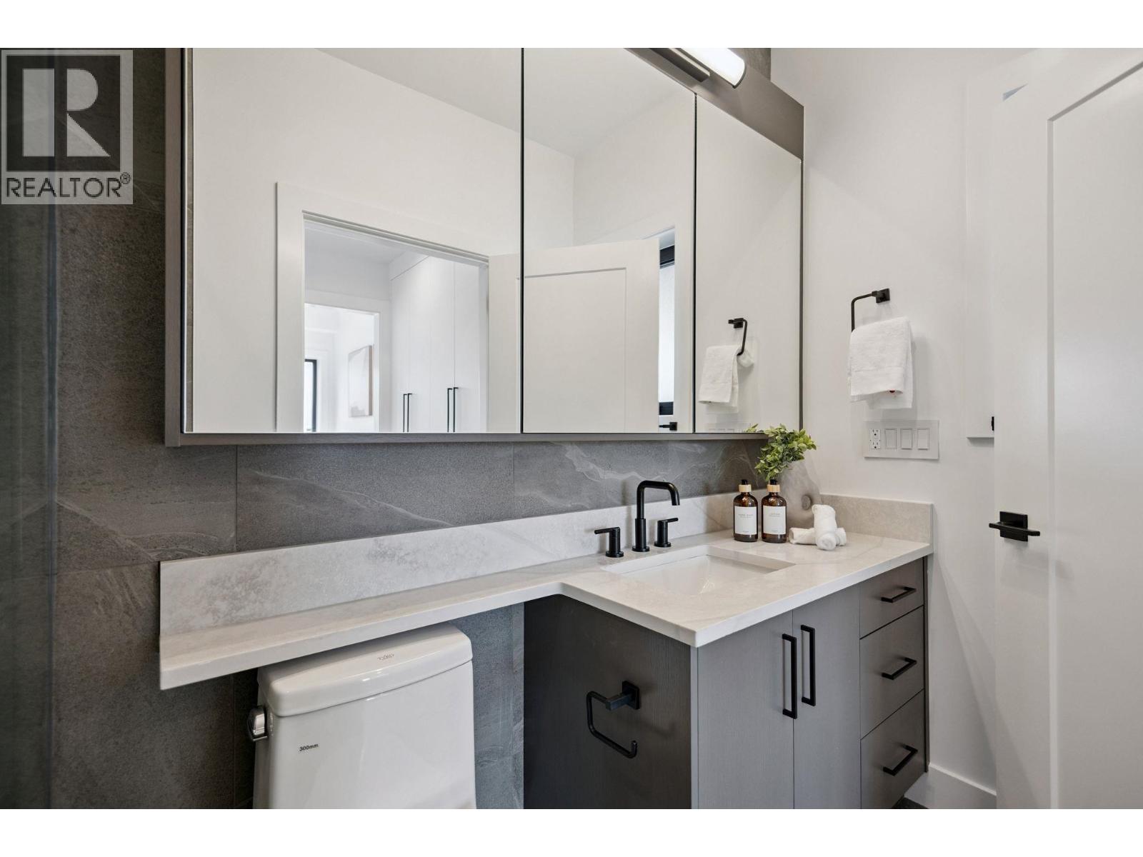 #2 1079 E 14th Avenue Property Photo 27